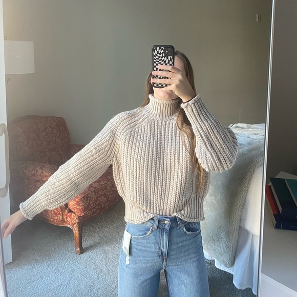 H&M cable Knit Turtle Neck Sweater - Picture 2 of 4